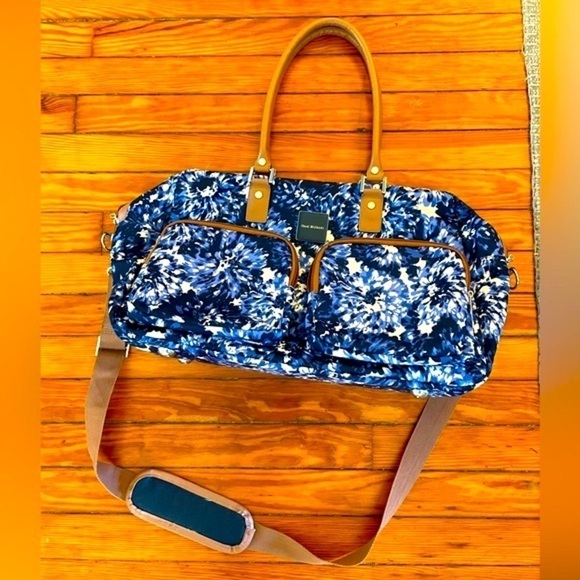 Isaac Mizrahi blue and white pattern weekender duffel bag large size for travel - Picture 1 of 6